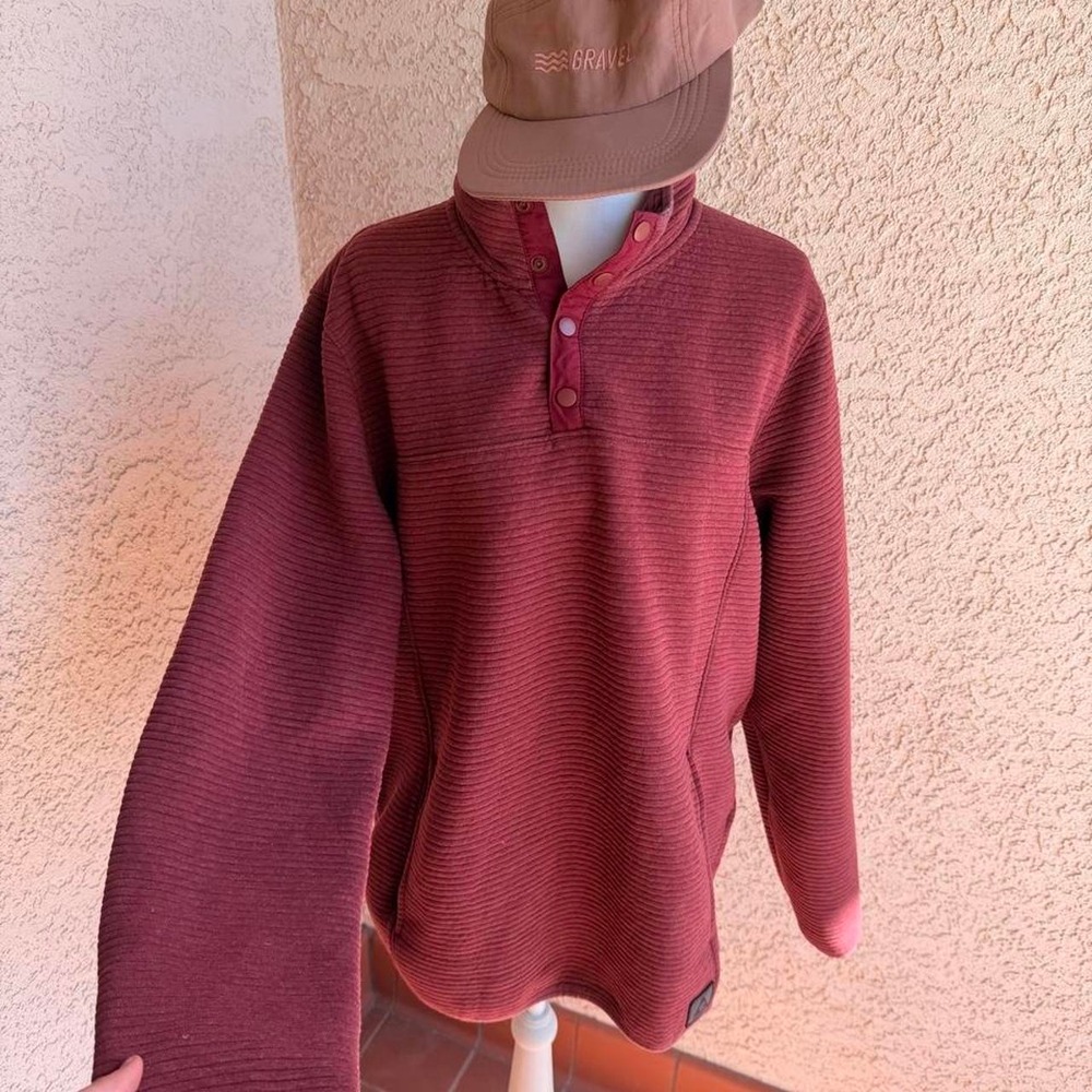 Gerry burgundy quarter button up sweatshirt.